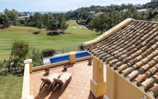 Villa for sale with golf and sea views