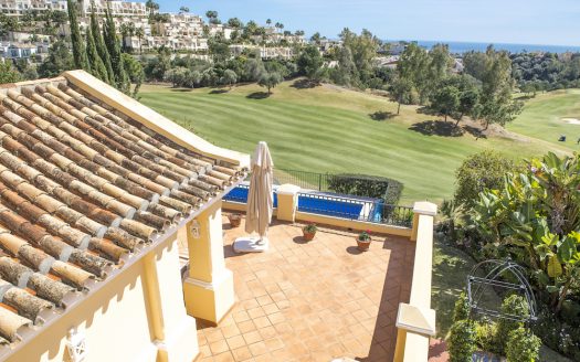 Villa for sale with golf and sea views
