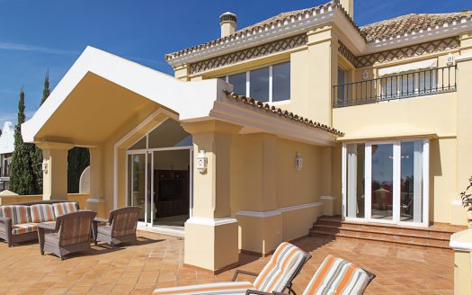 Villa for sale with golf and sea views