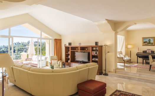 Villa for sale with golf and sea views