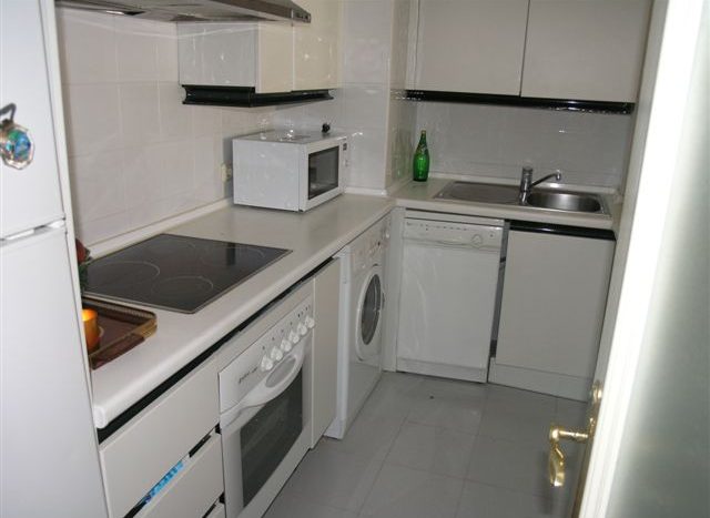 Apartment in Puerto Banus - image kitchen-5-640x467 on https://www.laconchaliving.com