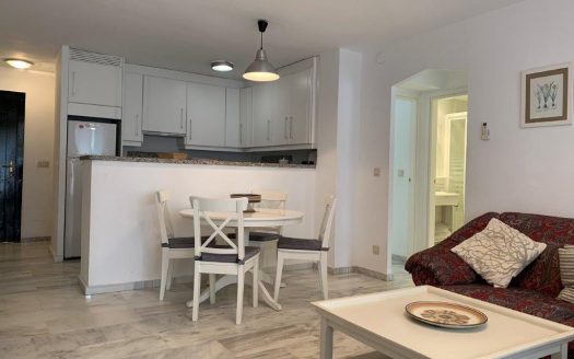 Bonito apartamento junto a la playa