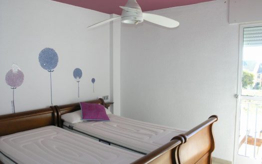 Adosada al lado de la playa de Marbella