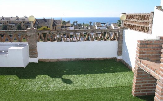 Adosada al lado de la playa de Marbella