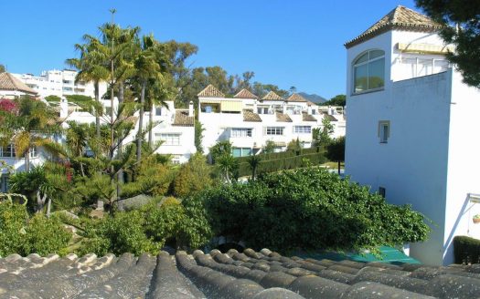 Adosada al lado de la playa de Marbella