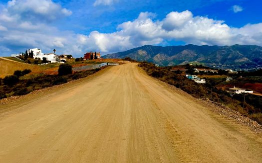 Building a new home in Loma de Flamenco