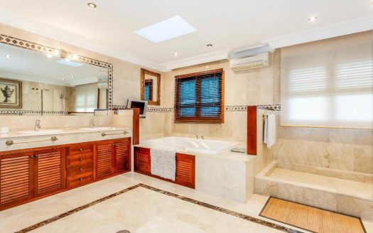 Family villa Puerto Banus