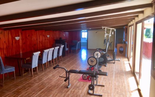 Трехэтажная вилла в Эль Росарио