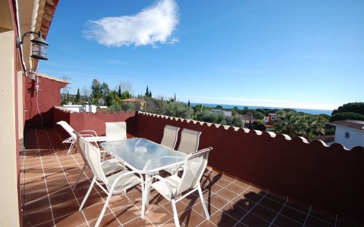 Трехэтажная вилла в Эль Росарио