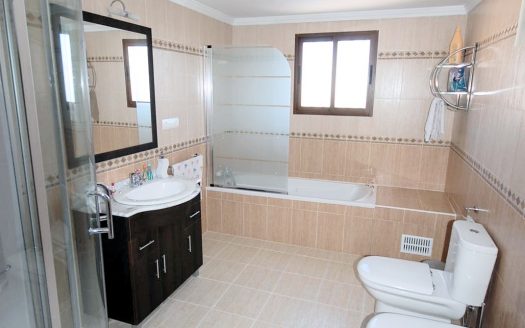 Трехэтажная вилла в Эль Росарио