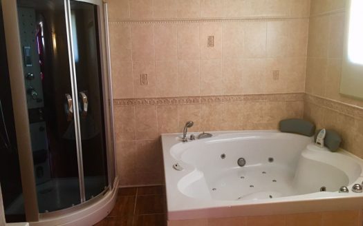 Трехэтажная вилла в Эль Росарио