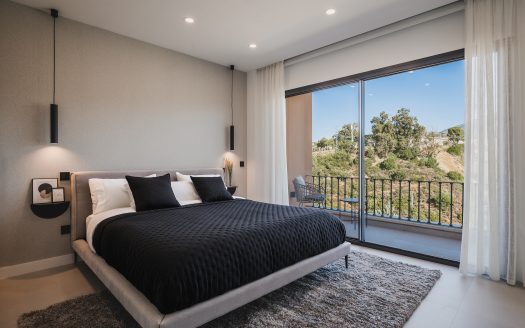 Nueva Andalucía duplex penthouse with views