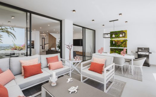 Nueva Andalucía duplex penthouse with views