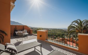Nueva Andalucía duplex penthouse with views