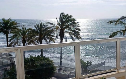 Marbella beachfront apartment for rent