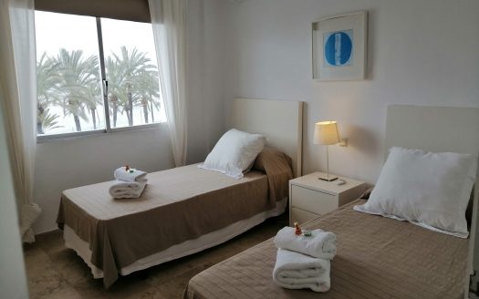 Marbella beachfront apartment for rent