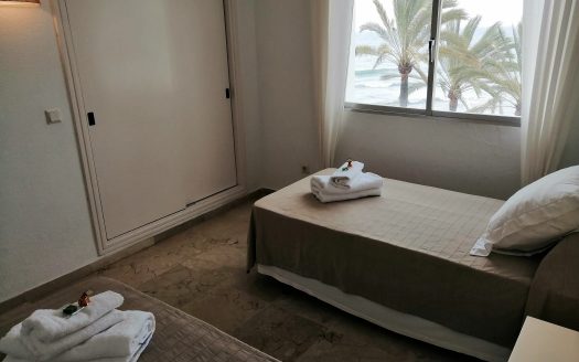 Marbella beachfront apartment for rent